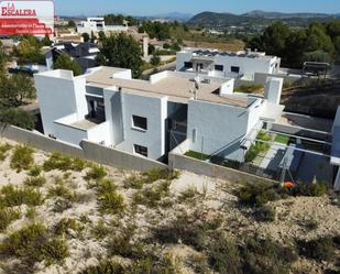 Vista exterior de Casa o xalet en venda en Caravaca de la Cruz amb Calefacció, Piscina i Jacuzzi