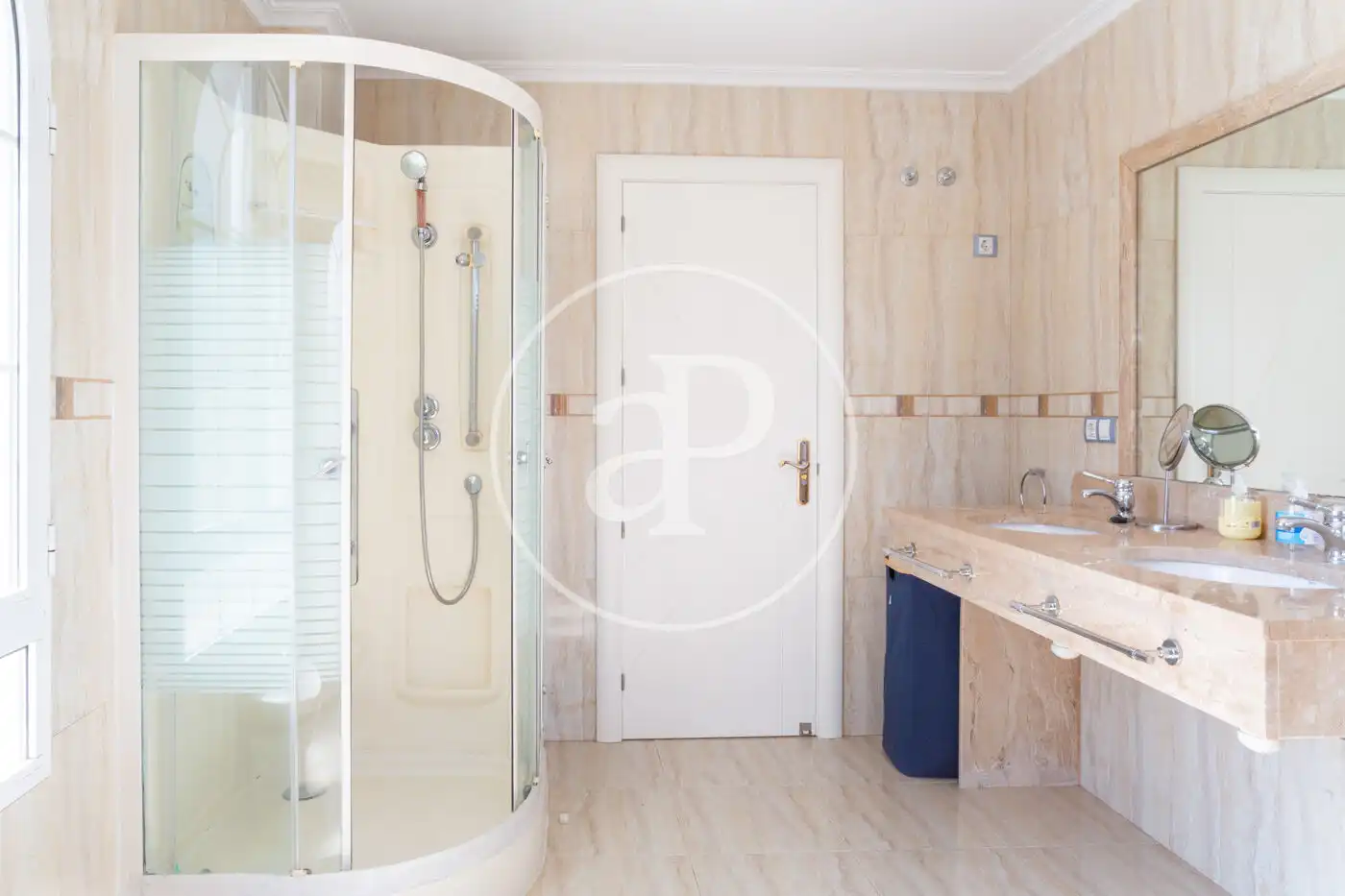 Bathroom of Houses for sale in L'Eliana  with Air Conditioner, Heating and Private garden