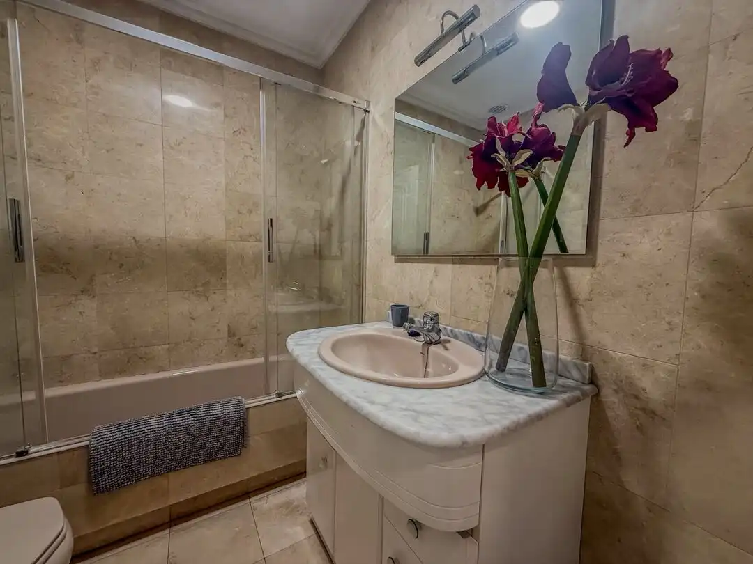 Baño de Piso de alquiler en Donostia - San Sebastián  con Calefacción, Horno y Lavadora