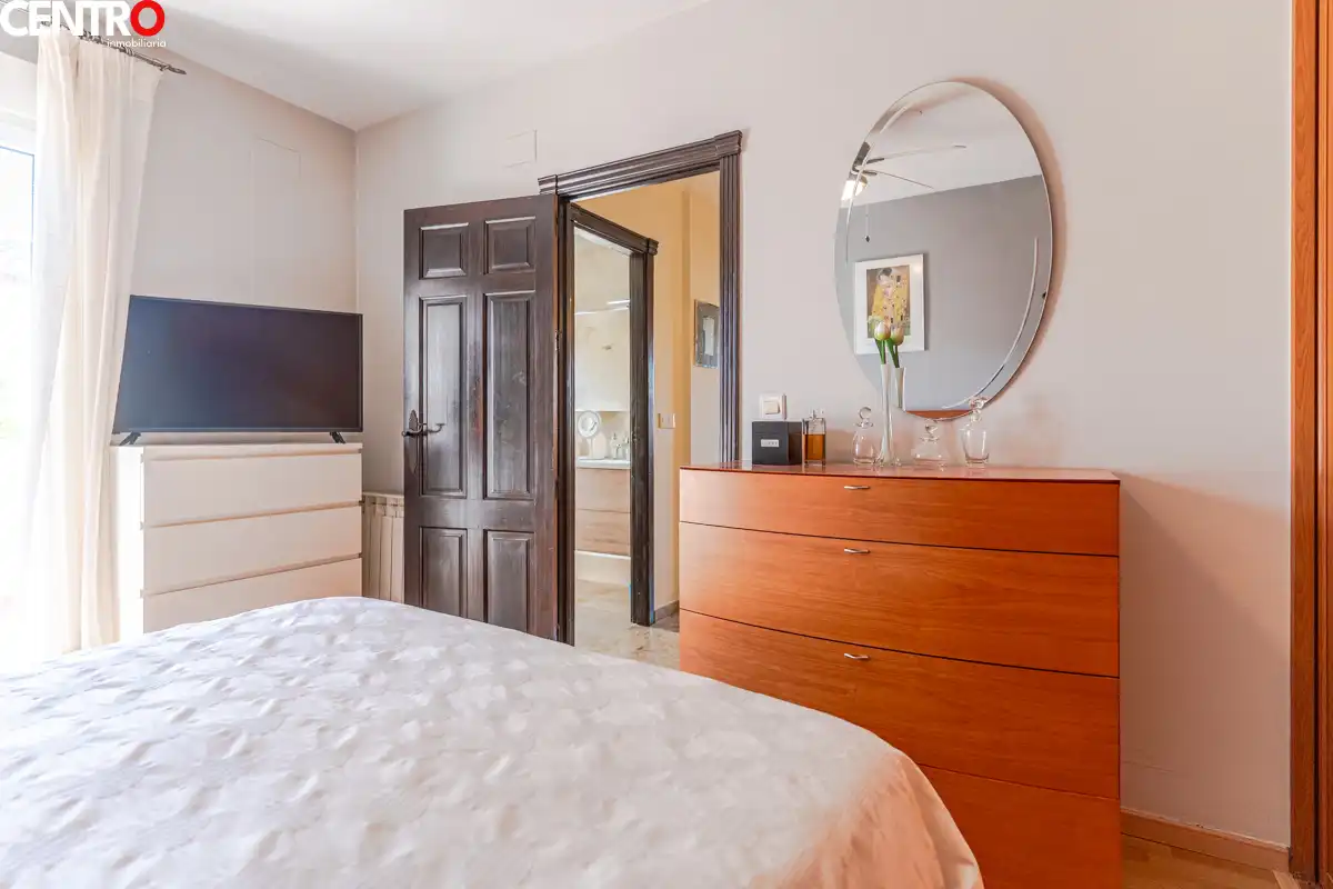 Habitación de Casa o chalet en venta en La Zubia con Aire acondicionado, Calefacción y Jardín privado