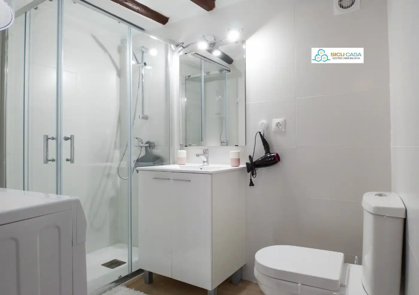 Bathroom of Houses for sale in Jijona / Xixona  with Air Conditioner, Terrace and Storage room