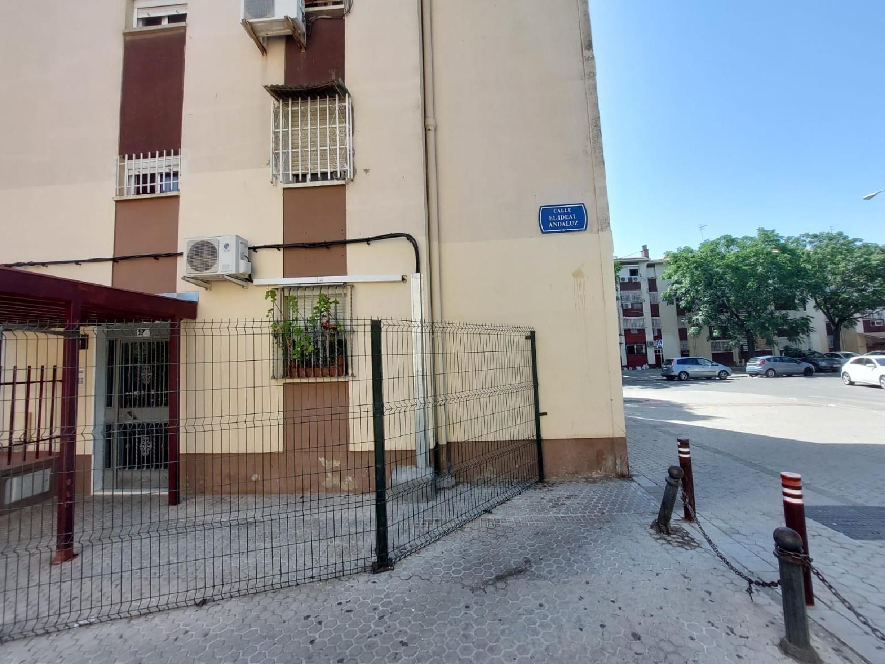 Exterior view of Flat for sale in  Sevilla Capital