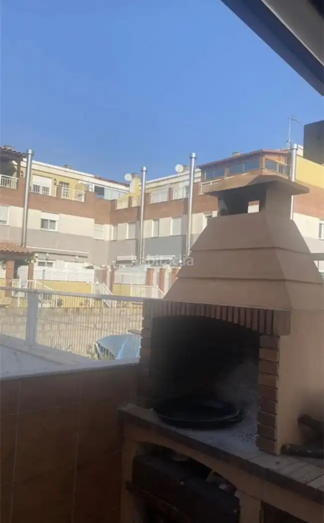 Casa a schiera con giardino in vendita a Carrer Coordinadora 22