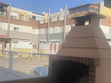 Adossat amb jardí en venda a Carrer Coordinadora 22