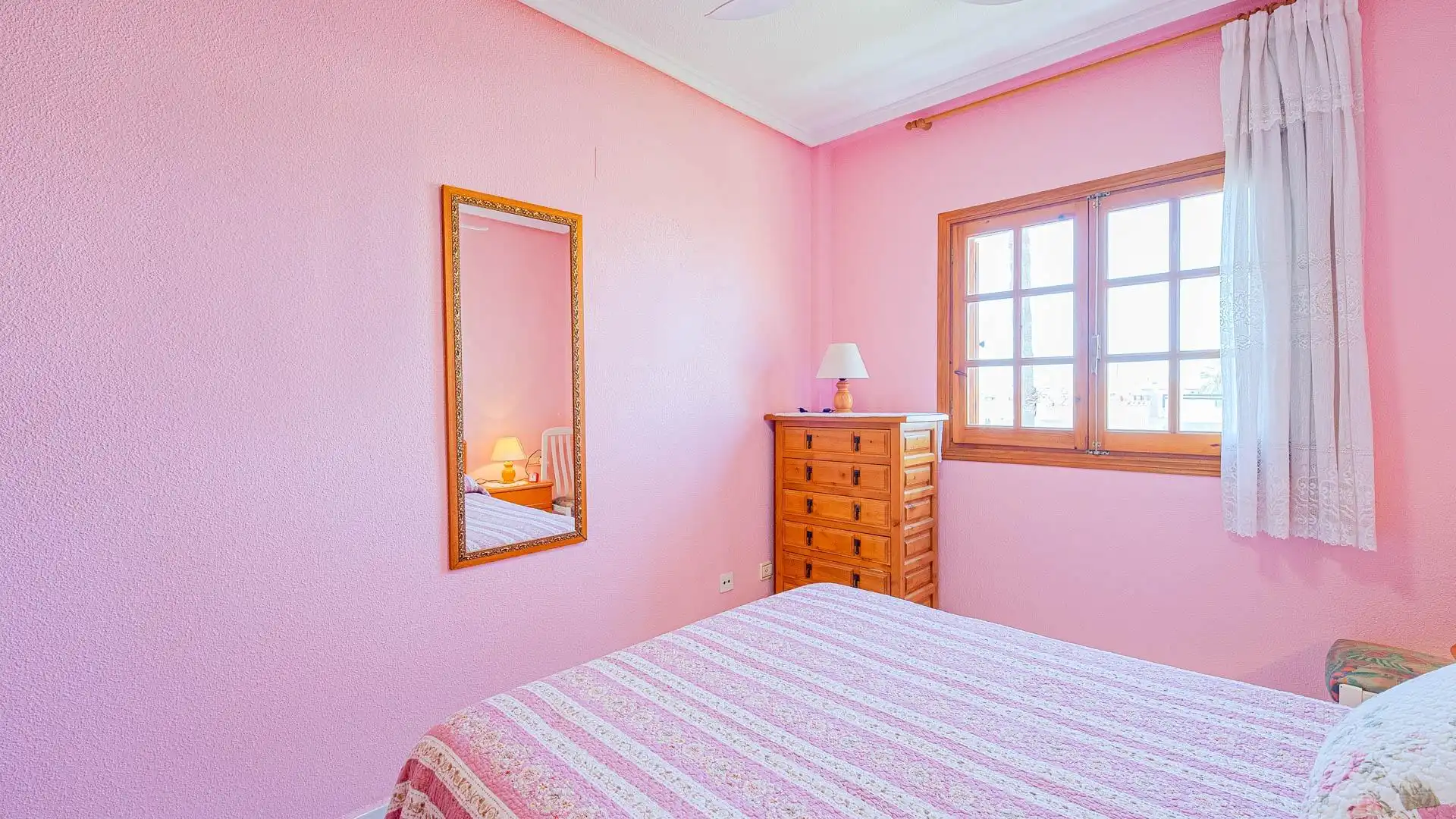 Schlafzimmer von Wohnungen zum Verkauf in Torrevieja mit Terrasse und Gemeinschaftspool