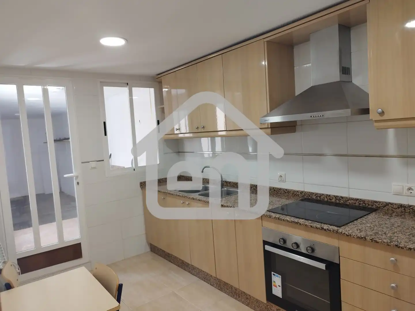 Casa adosada en venta en Calle Bodega, Requena