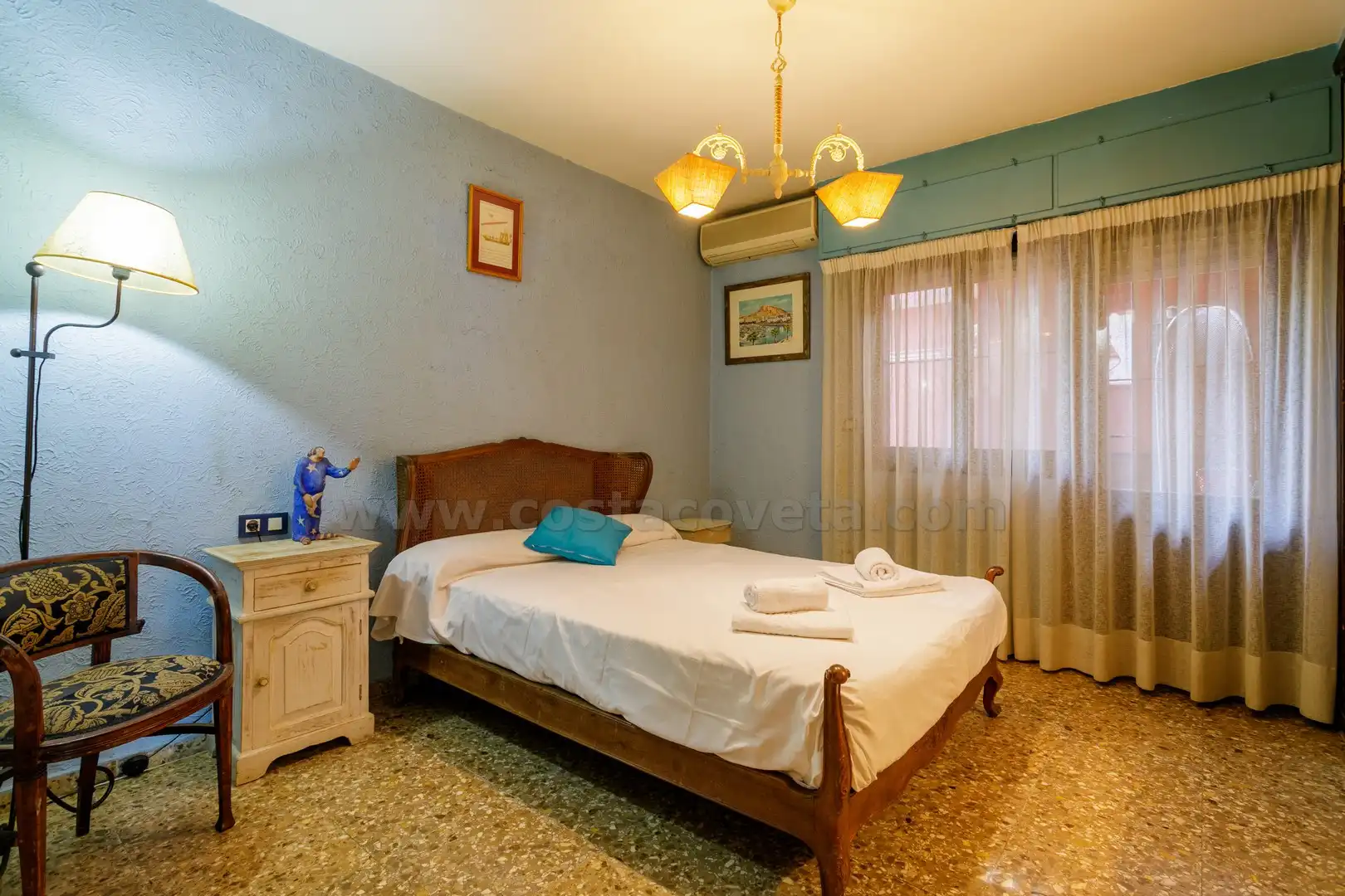 Dormitori de Casa o xalet en venda en El Campello amb Aire condicionat, Jardí privat i Terrassa