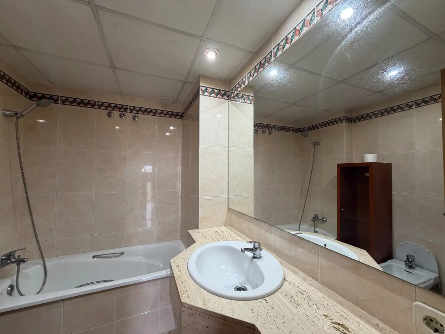 Bany de Àtic en venda en Girona amb Aire condicionat, Calefacció i Parquet