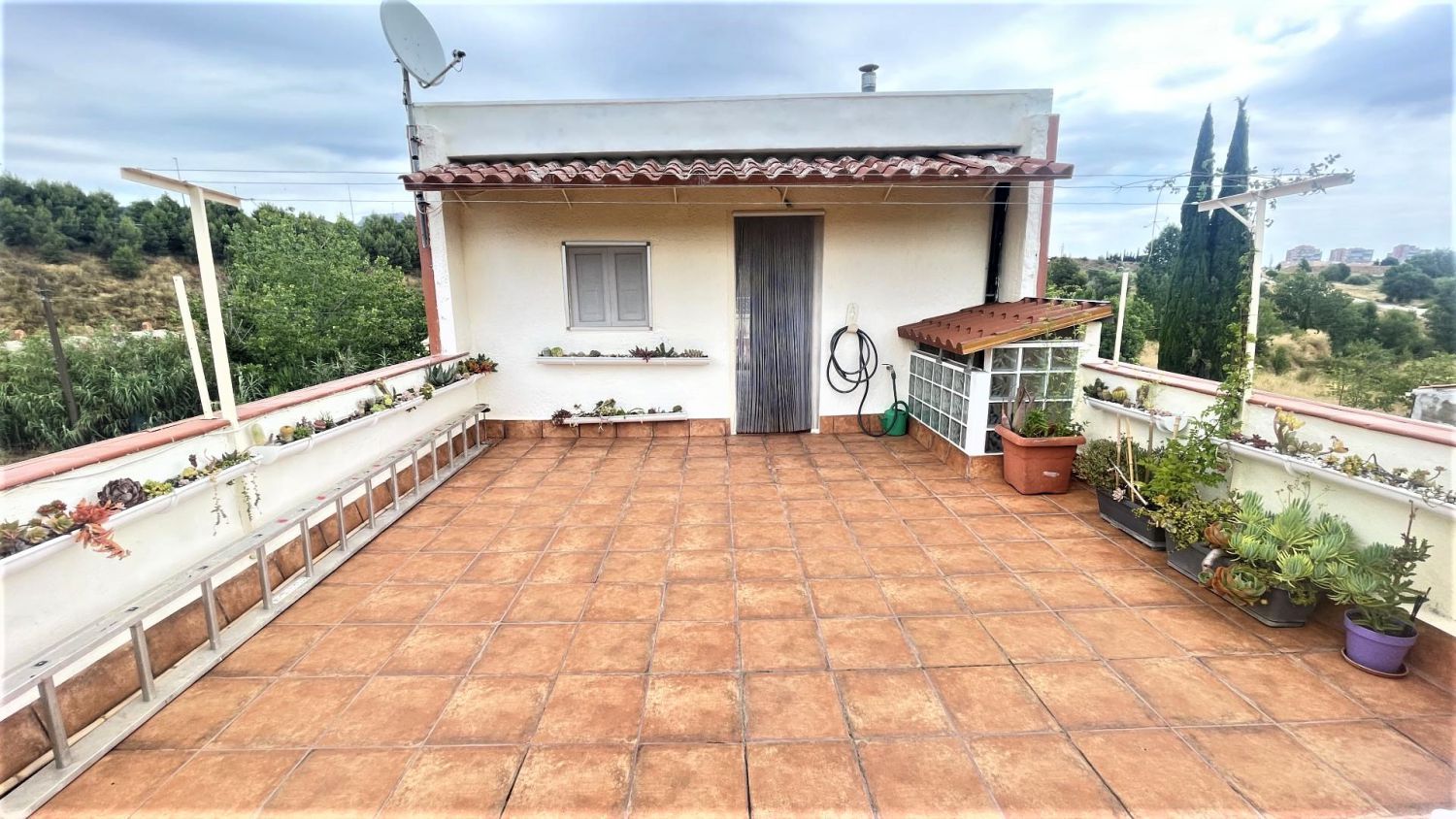 Single-family semi-detached for sale in Carretera Rellinars, Poble Nou