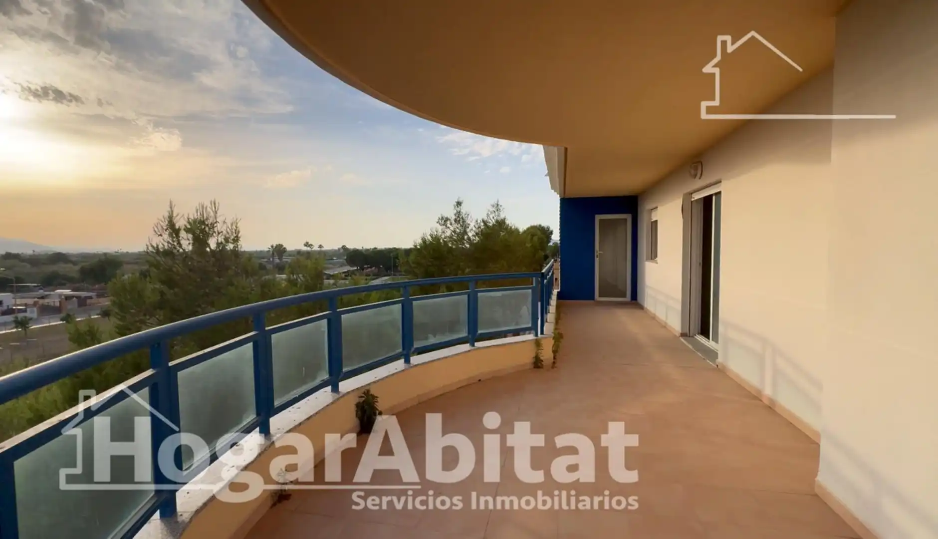 Vista exterior de Apartament en venda en Tavernes de la Valldigna amb Terrassa, Traster i Balcó
