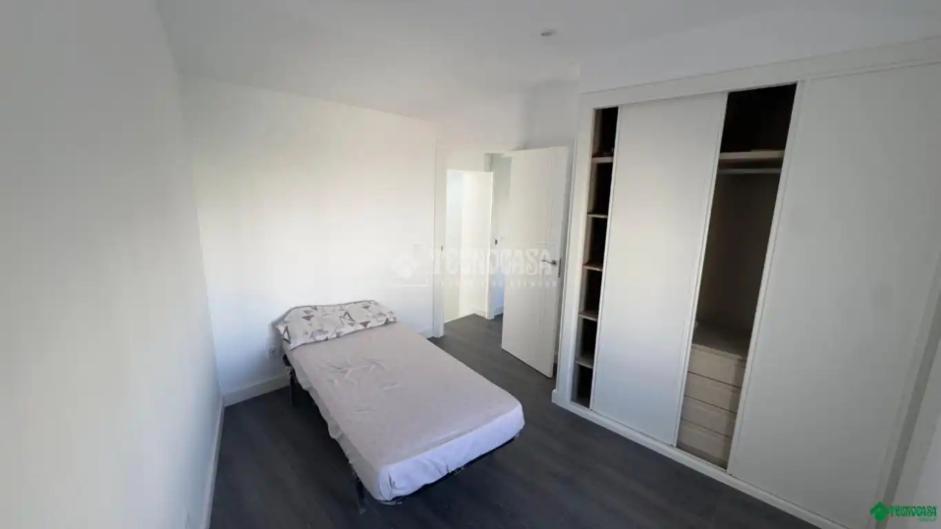 Habitación de Casa adosada en venta en Villarrubio con Calefacción, Amueblado y Alarma