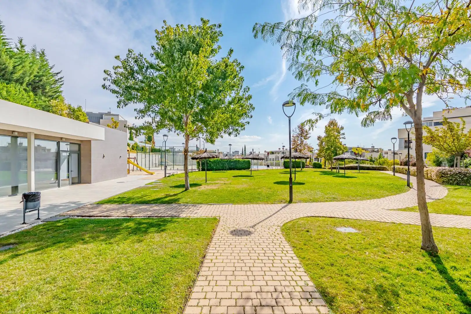 Exterior view of Ground floor for rent in Madrid  with Air Conditioner, Heating and Terrace