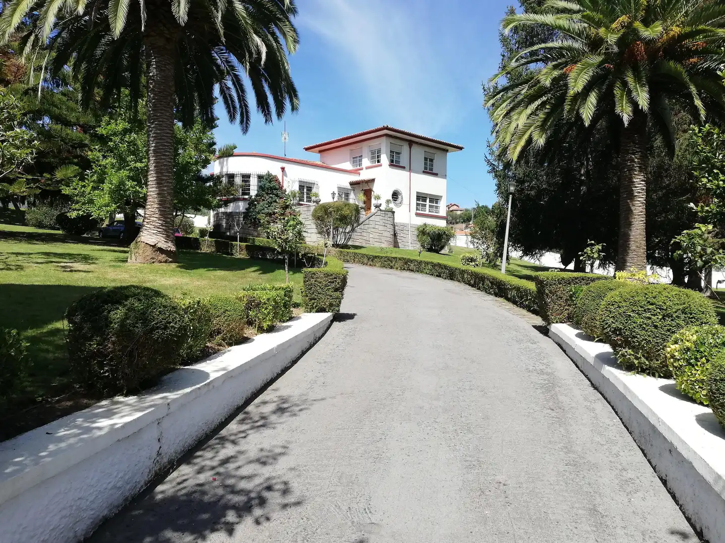 Vista exterior de Finca rústica en venda en Castrillón amb Calefacció