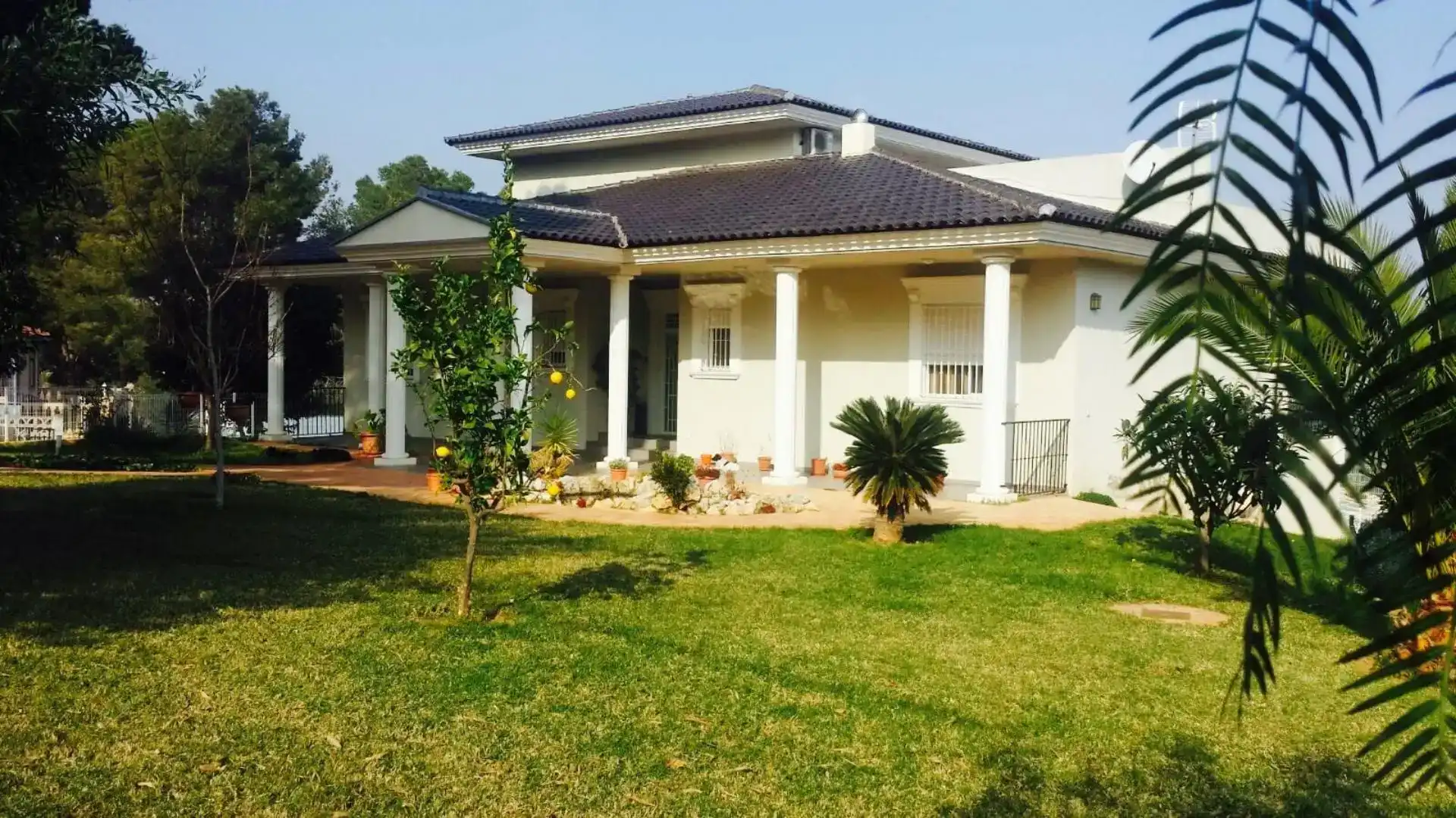Vista exterior de Casa o xalet de lloguer en Picassent amb Aire condicionat, Jardí privat i Traster
