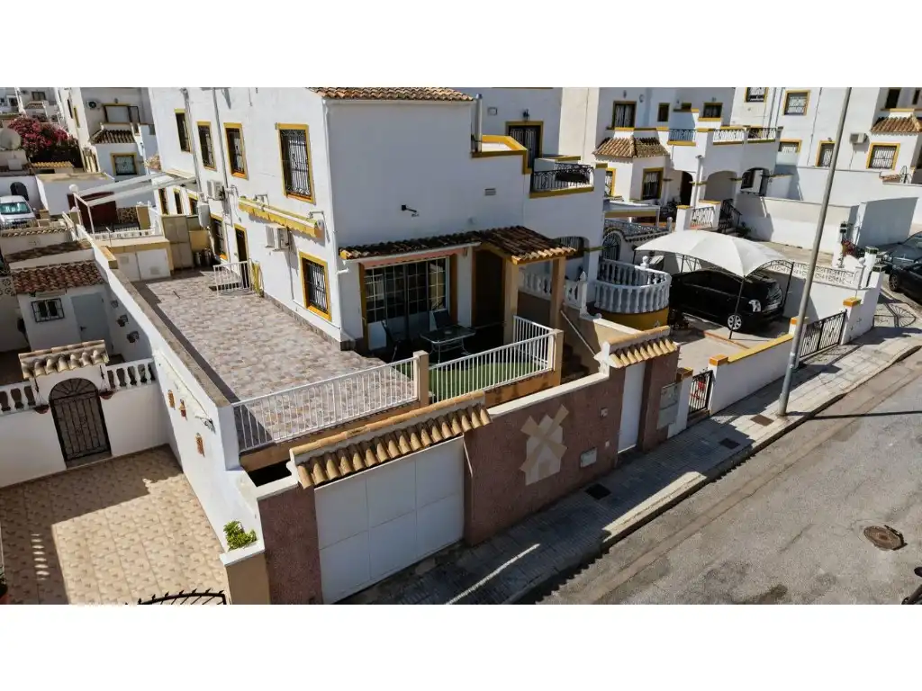 Adossat amb jardí en venda a Calle Lagunas de Ruidera, imagen 28