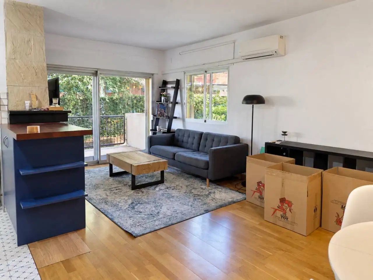 Sala d'estar de Pis en venda en Girona amb Terrassa, Traster i Balcó