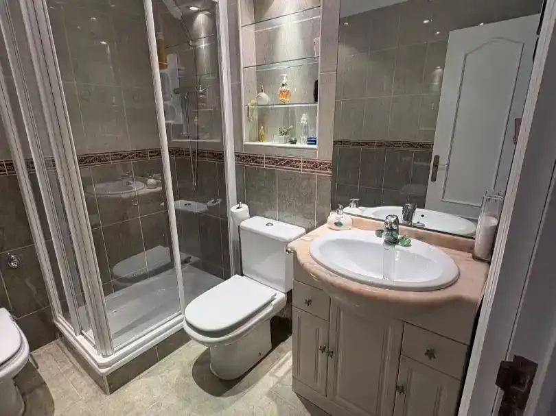 Baño de Piso en venta en  Madrid Capital con Aire acondicionado
