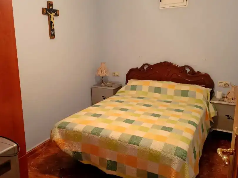 Dormitori de Casa adosada en venda en Alcuéscar amb Balcó