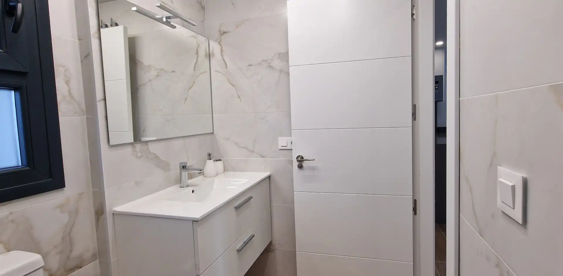 Baño de Apartamento de alquiler en Orihuela con Aire acondicionado, Calefacción y Terraza