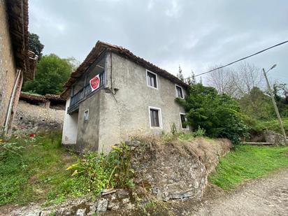 Exterior view of House or chalet for sale in Llanes