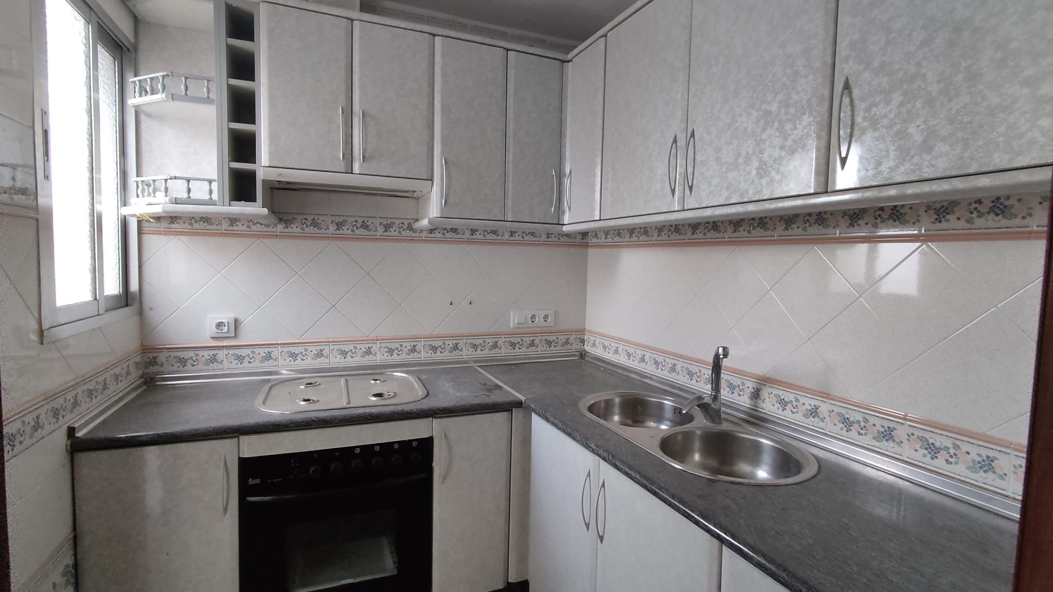 Cuina de Pis en venda en Almadén amb Terrassa