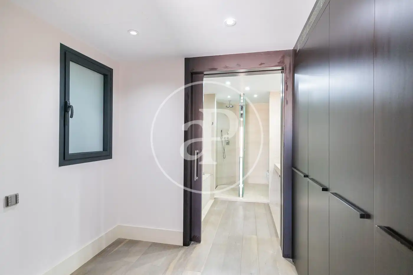 Flat for sale in Barcelona  with Air Conditioner and Heating