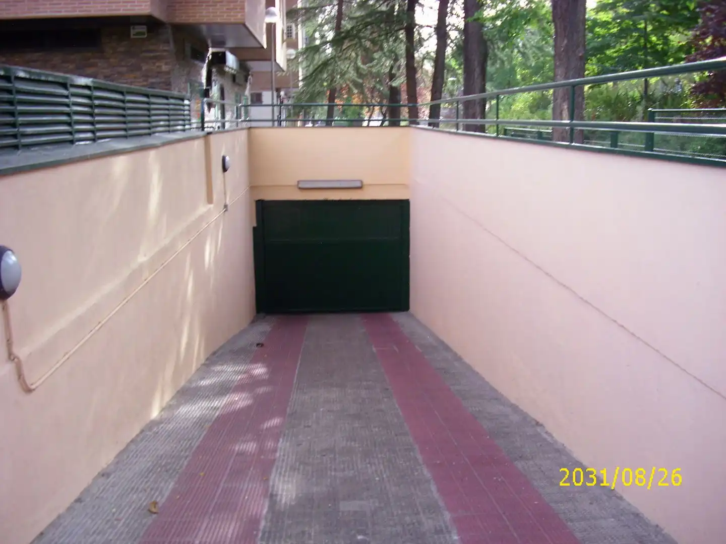 Garage for rent in Calle de Antonio López Aguado, 10, La Paz