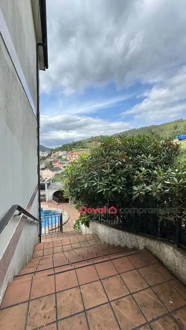 Vista exterior de Casa o xalet en venda en Redondela amb Calefacció, Traster i Piscina