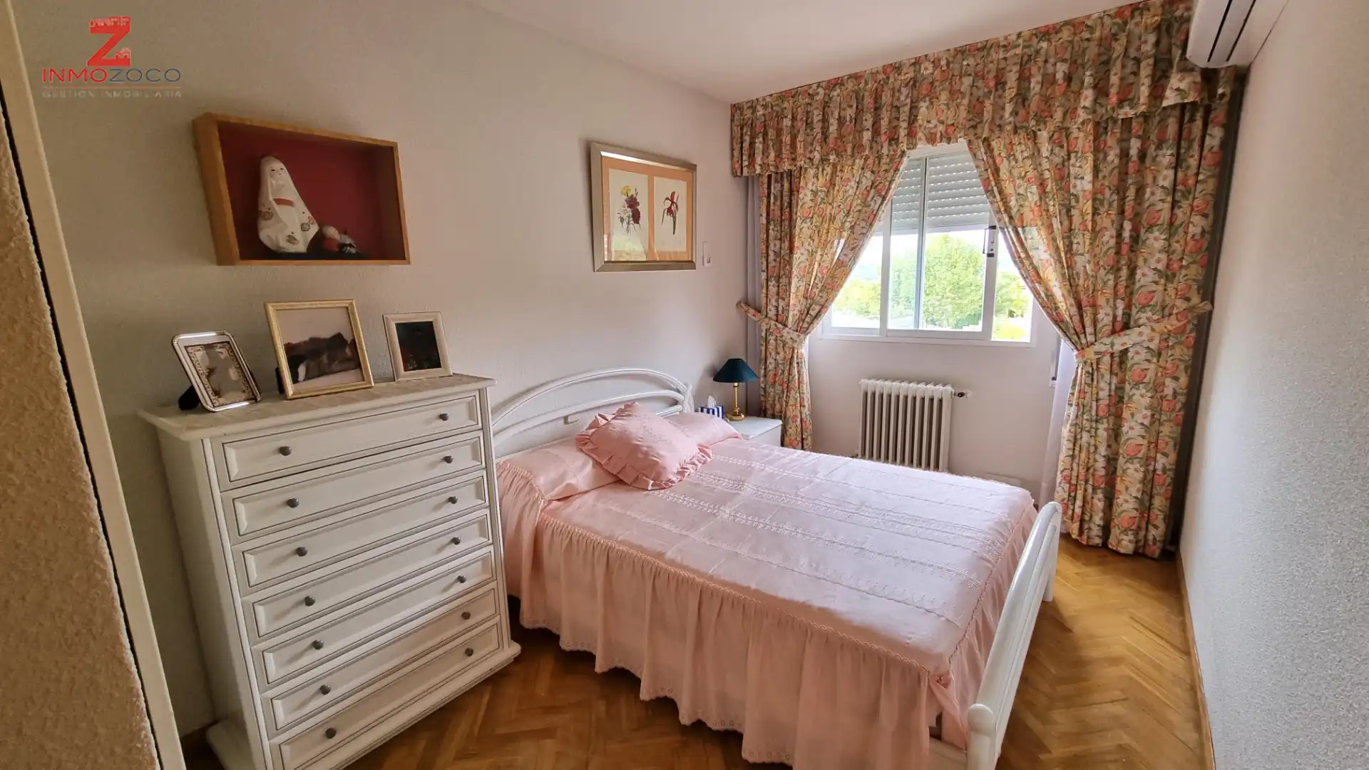 Dormitori de Casa adosada en venda en Las Rozas de Madrid amb Aire condicionat, Calefacció i Jardí privat