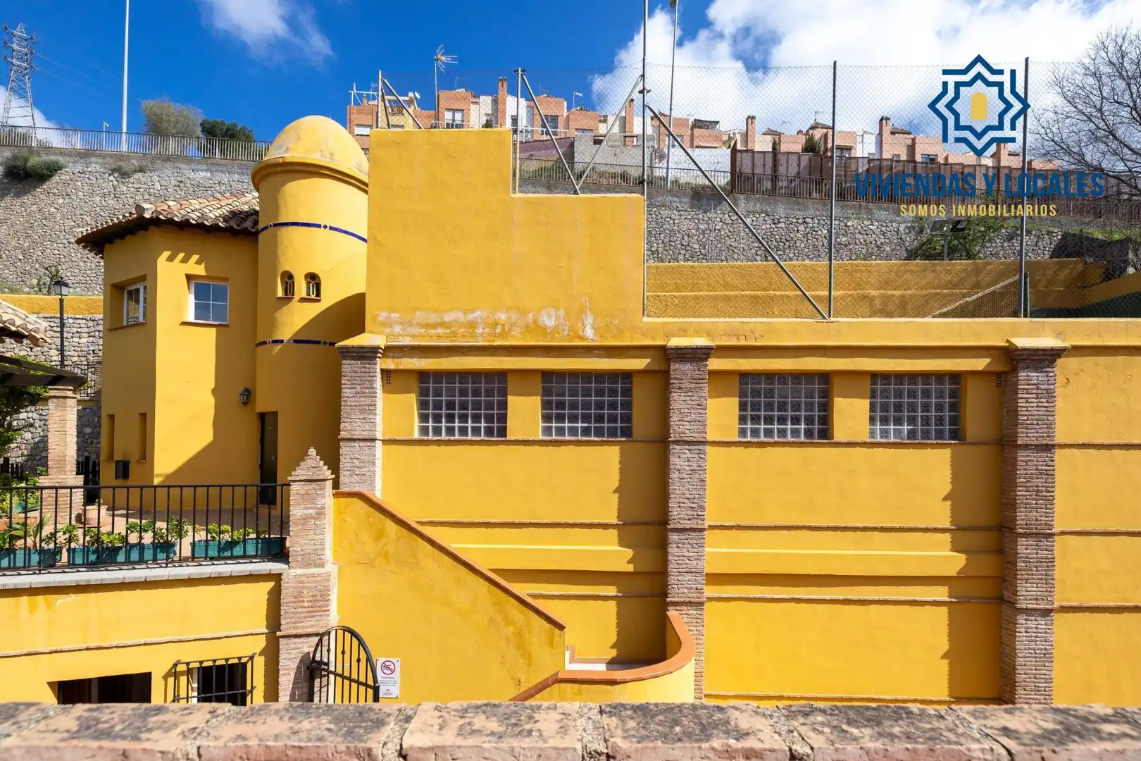 Vista exterior de Casa adosada en venta en Granada con Aire acondicionado, Calefacción y Jardín privado