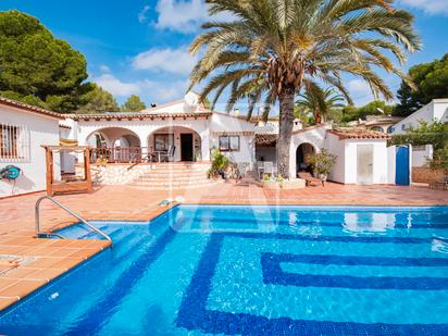 Vista exterior de Casa o xalet en venda en Moraira amb Calefacció, Jardí privat i Terrassa