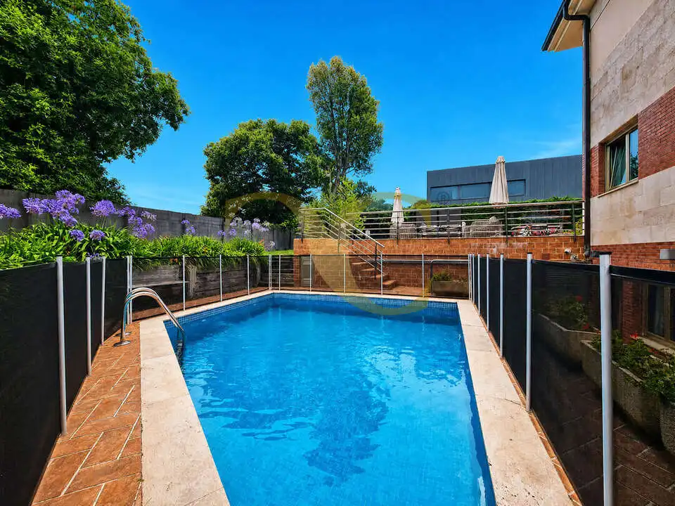 Piscina de Casa o xalet en venda en Gijón  amb Calefacció, Jardí privat i Terrassa