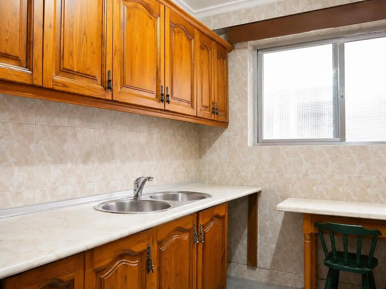 Cocina de Planta baja en venta en San Juan de Aznalfarache con Trastero y Amueblado
