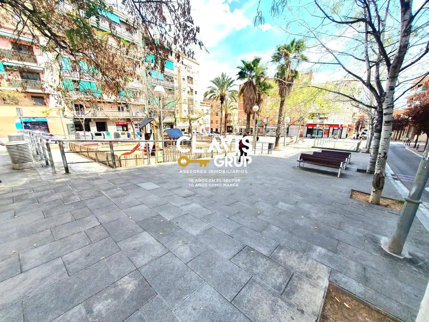 Vista exterior de Piso en venta en Barcelona con Calefacción, Terraza y Amueblado