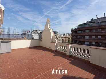 Penthouse mit Aufzug zum Verkauf in Eixample