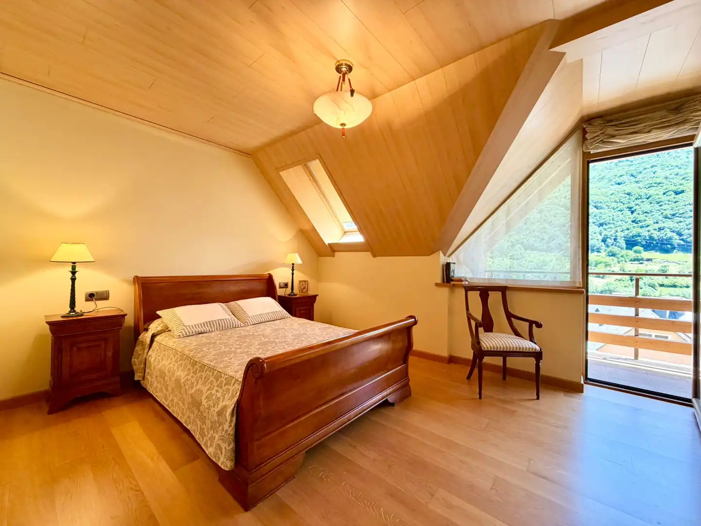 Dormitori de Casa o xalet en venda en Bossòst amb Calefacció, Parquet i Terrassa