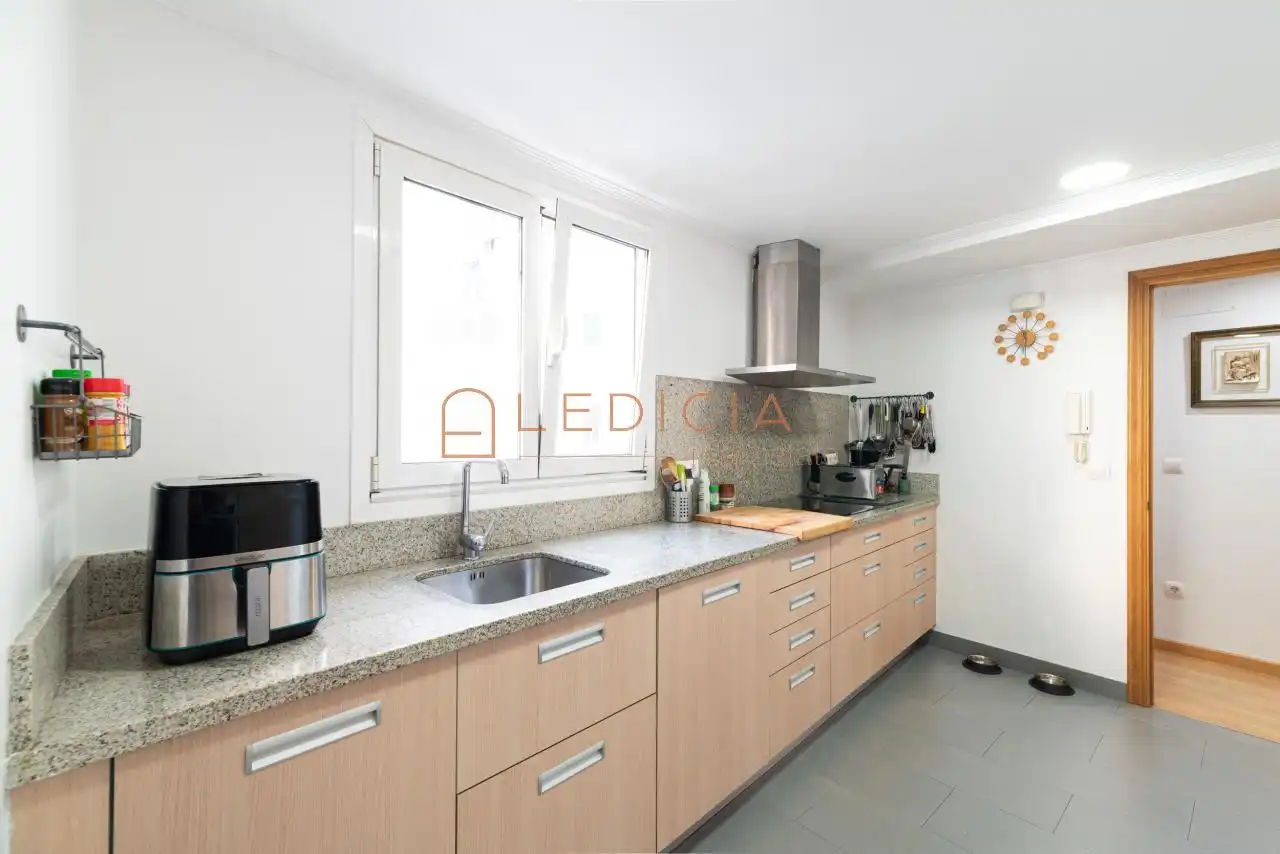 Kitchen of Flat for sale in Vigo   with Heating and Furnished