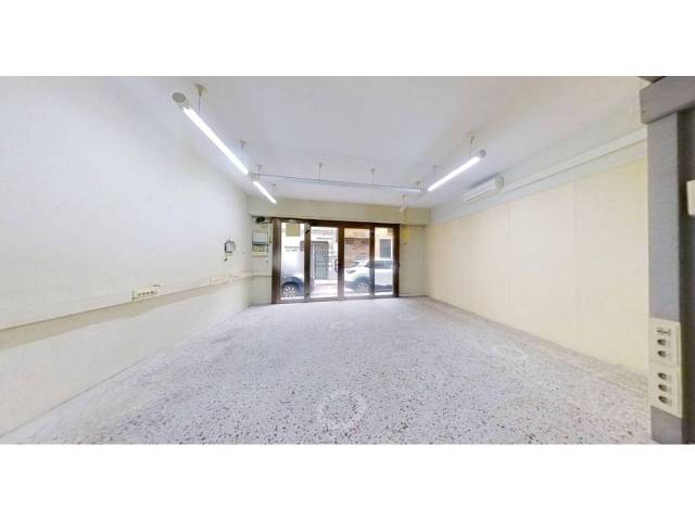 Local comercial en Venta en Calle Joan de Peguera en El Camp de l'Arpa del Clot