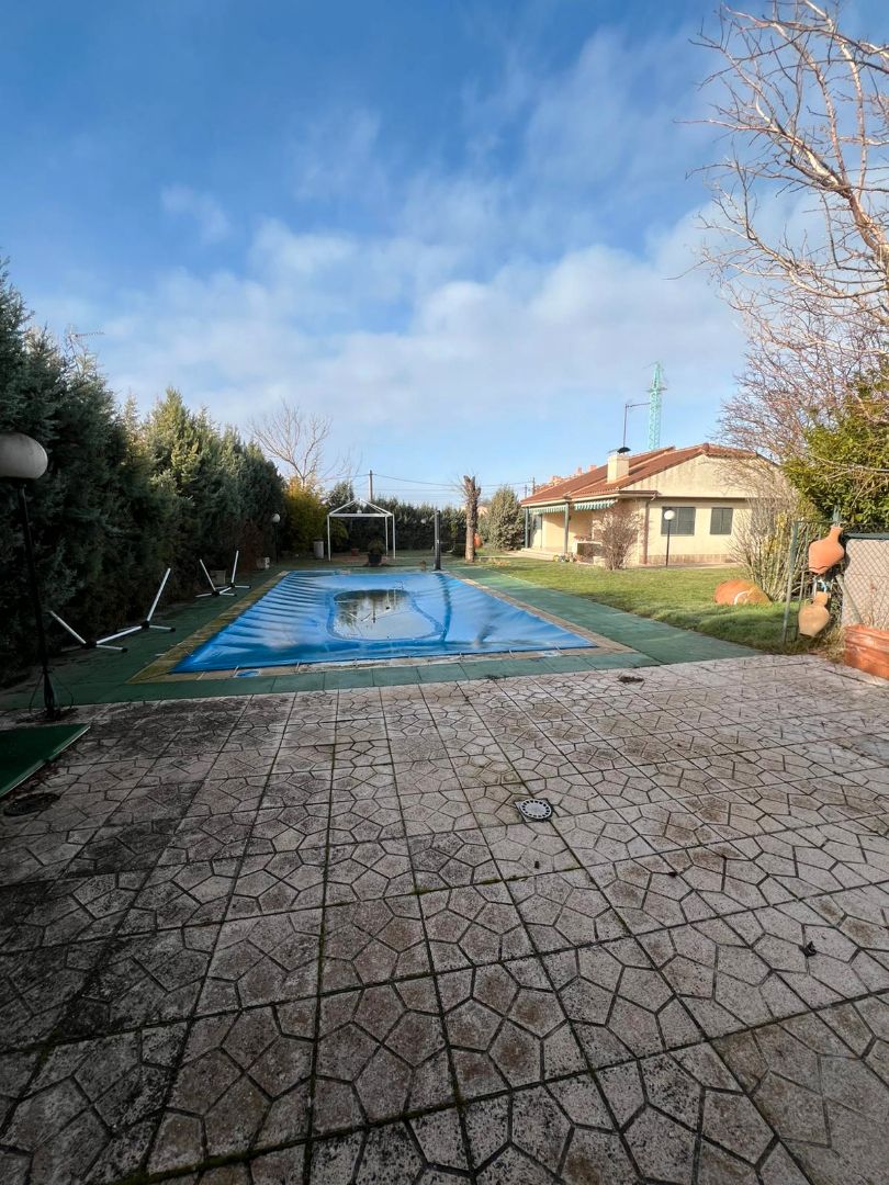 Swimming pool of House or chalet for sale in Ciruelos  with Air Conditioner, Heating and Private garden