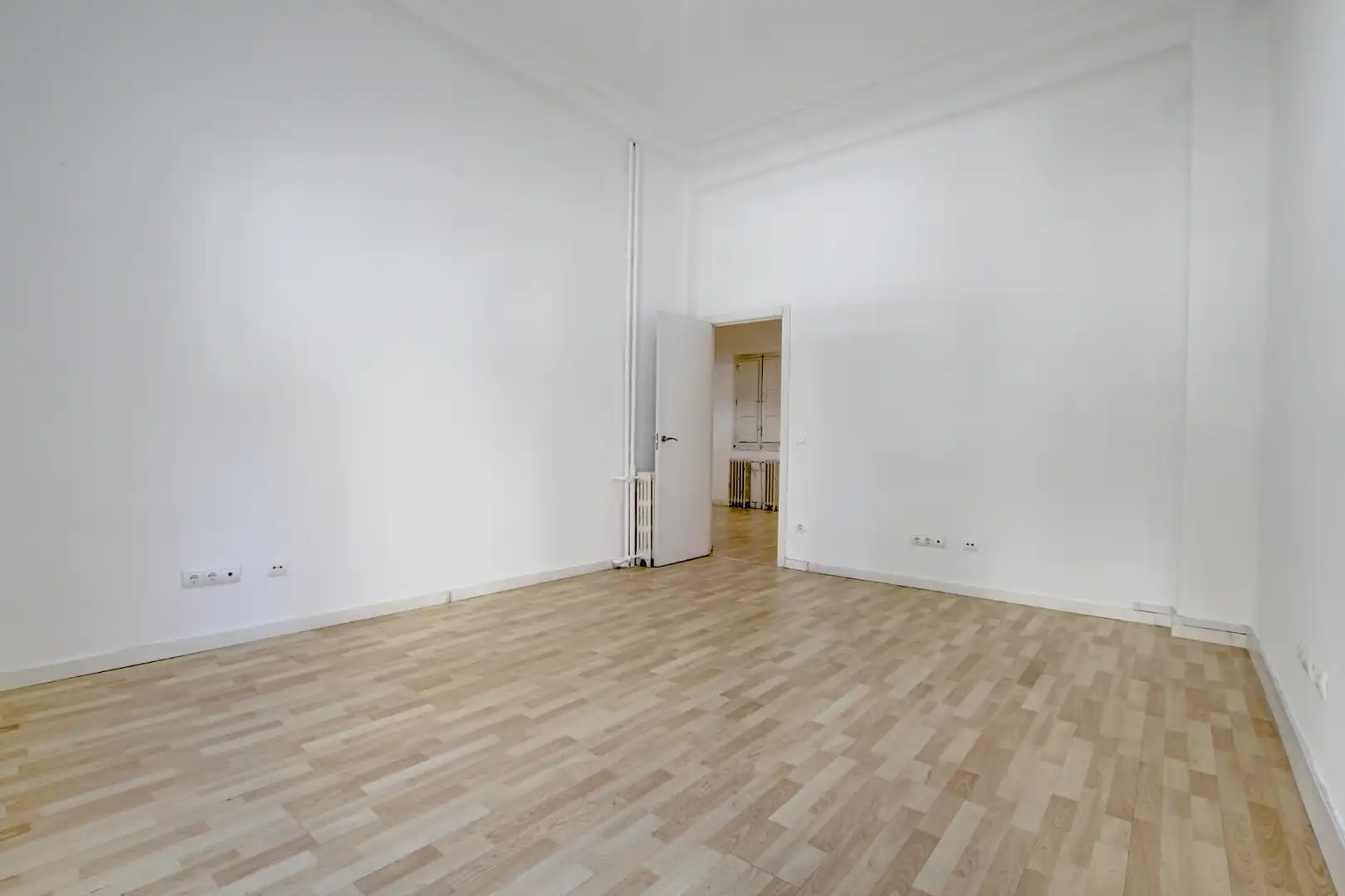 Schlafzimmer von Büro zur Miete in Madrid mit Heizung