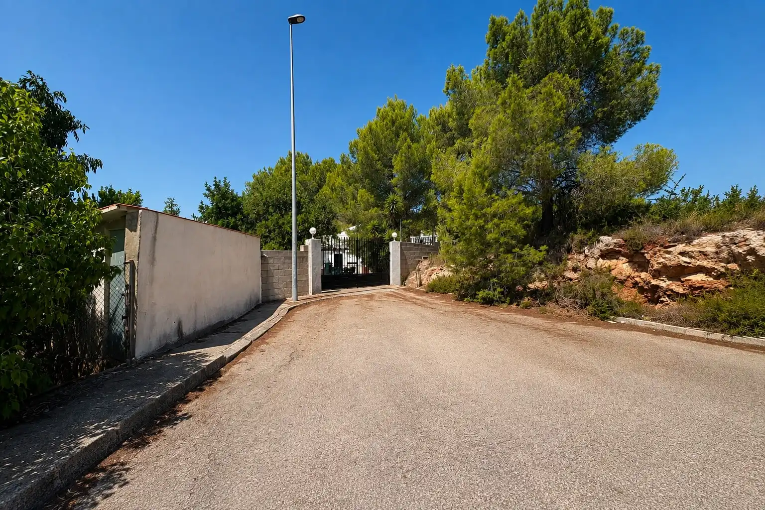 Vista exterior de Casa o xalet en venda en Alberic amb Jardí privat, Terrassa i Traster