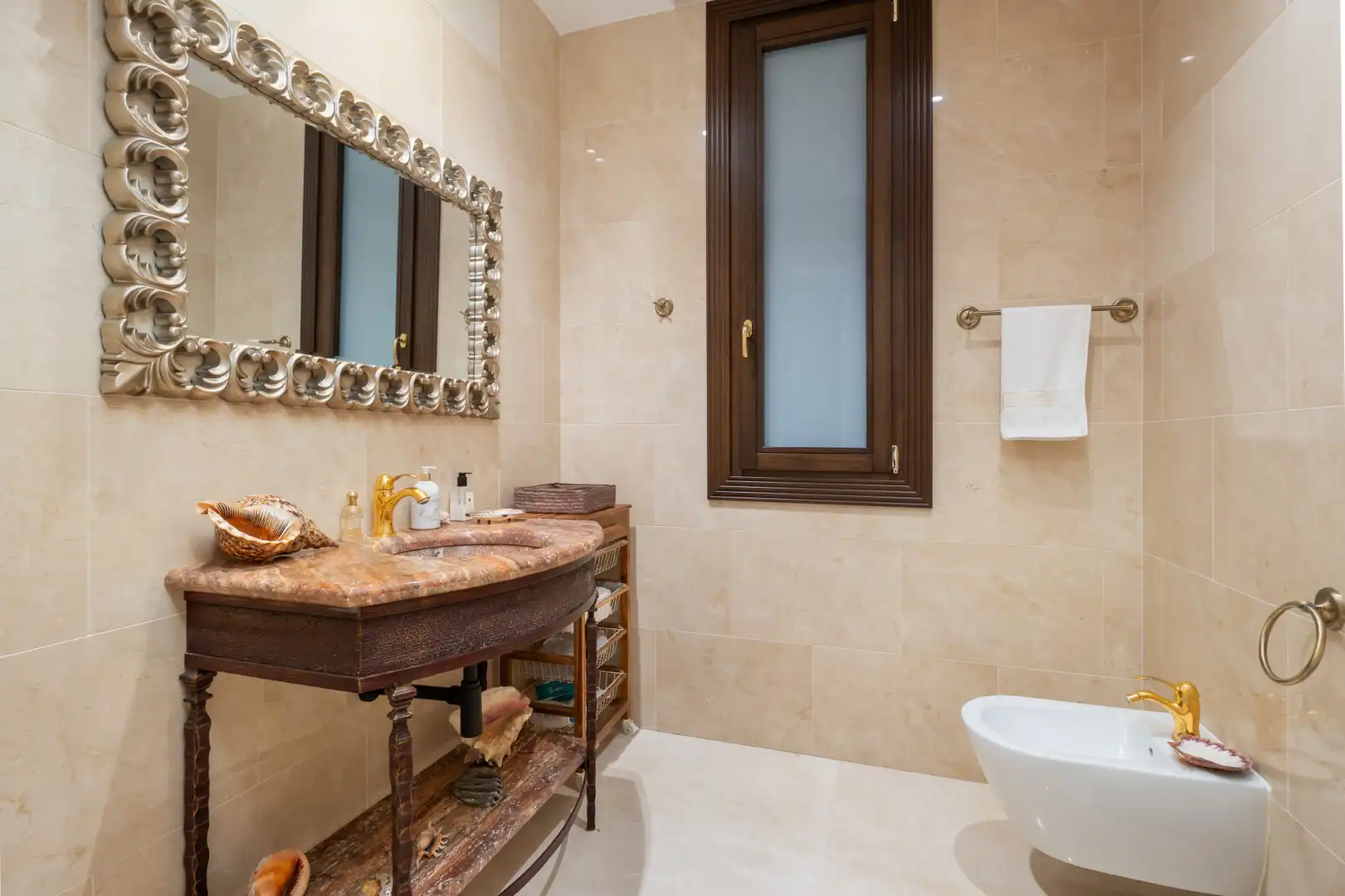 Bany de Casa o xalet en venda en Estepona amb Aire condicionat, Jardí privat i Terrassa