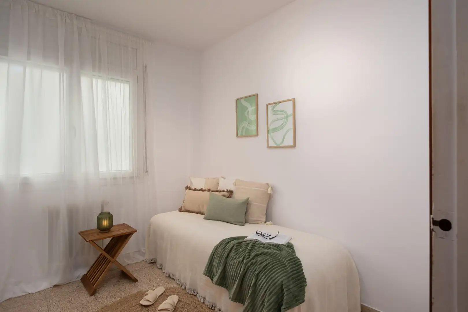 Schlafzimmer von Dachboden zum Verkauf in Girona mit Klimaanlage, Heizung und Terrasse