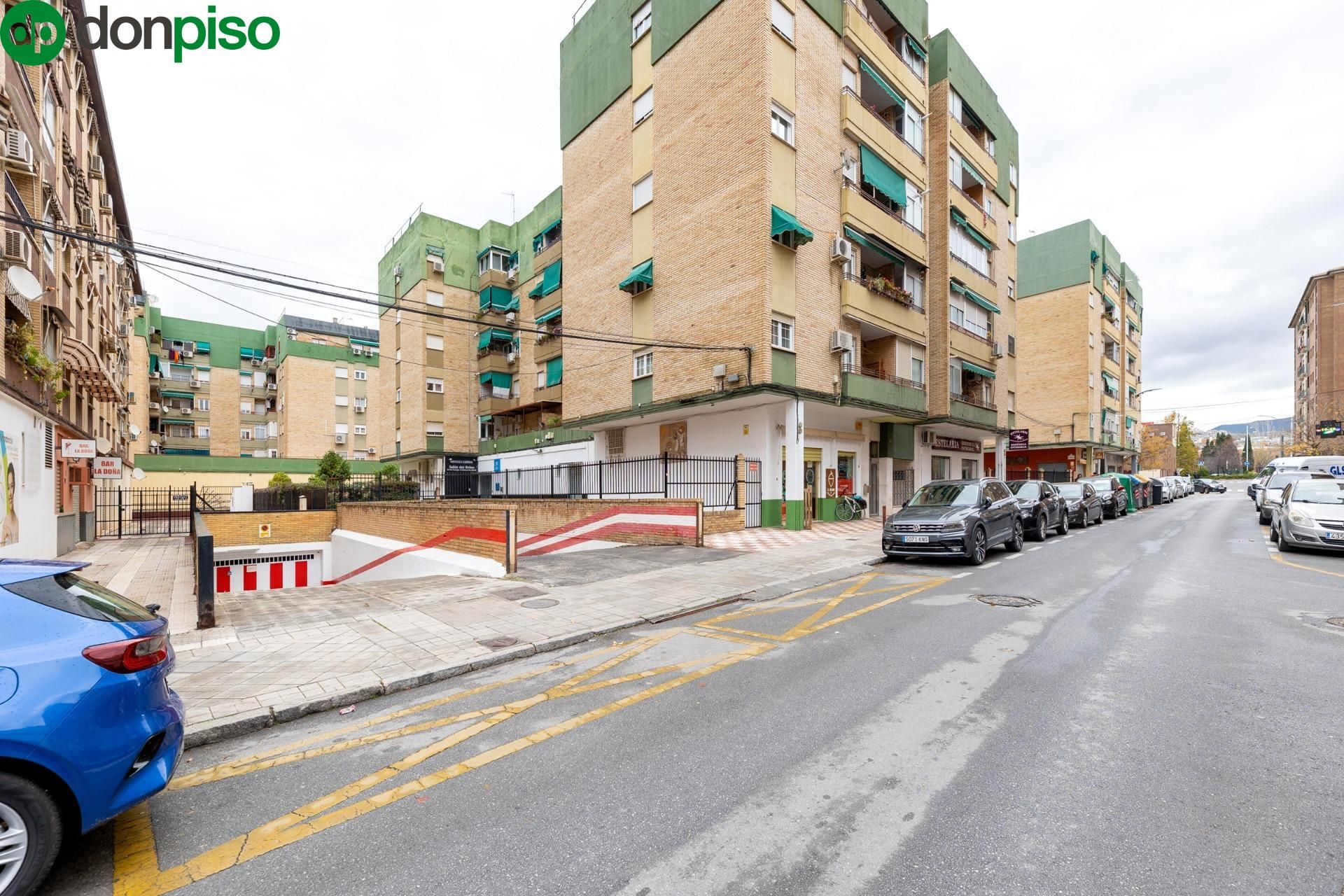 Vista exterior de Garaje en venta en  Granada Capital