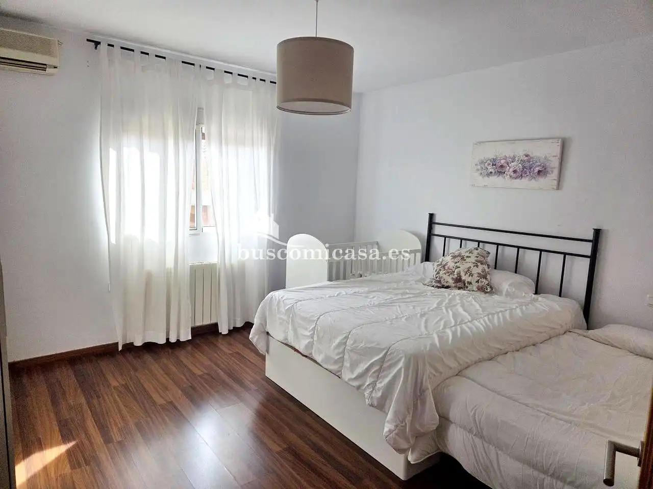 Dormitori de Casa adosada en venda en Jaén amb Aire condicionat, Terrassa i Piscina