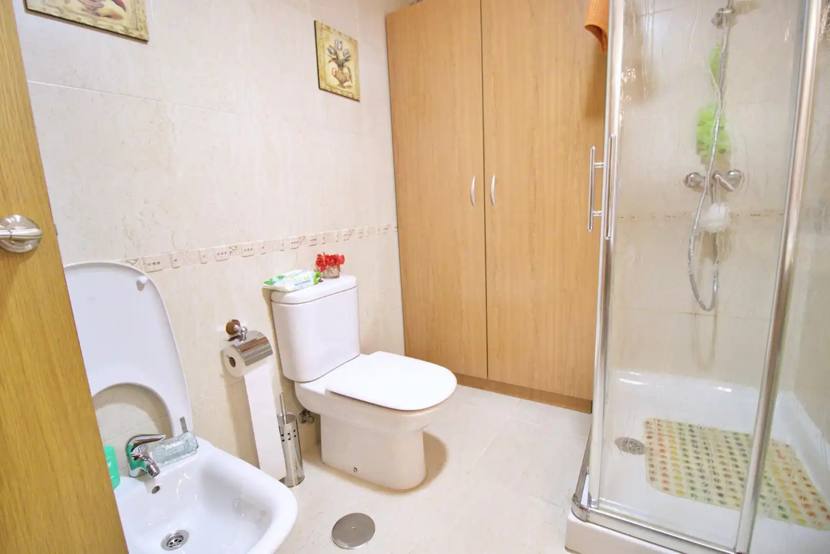 Badezimmer von Erdgeschoss zum Verkauf in Elche / Elx mit Klimaanlage, Heizung und Möbliert