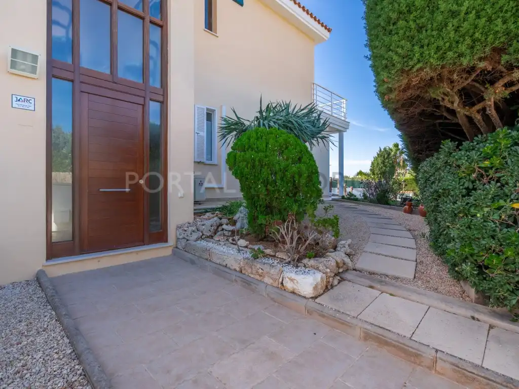 Vista exterior de Casa o xalet en venda en Ciutadella de Menorca amb Piscina
