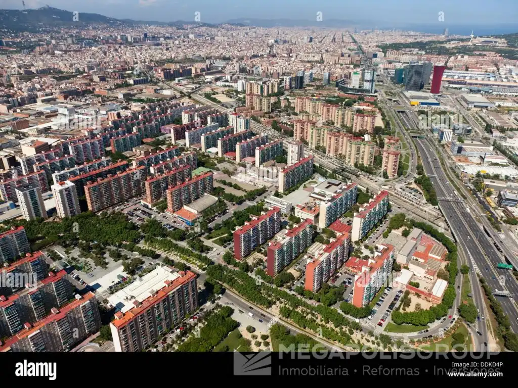 Exterior view of Flat for sale in L'Hospitalet de Llobregat