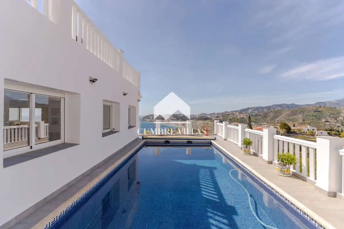 Piscina de Casa o xalet en venda en Almuñécar amb Terrassa, Traster i Internet