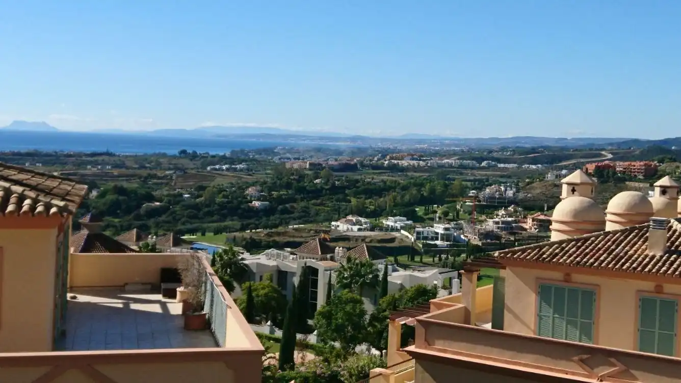 Vista exterior de Dúplex en venta en Benahavís con Aire acondicionado, Parquet y Terraza